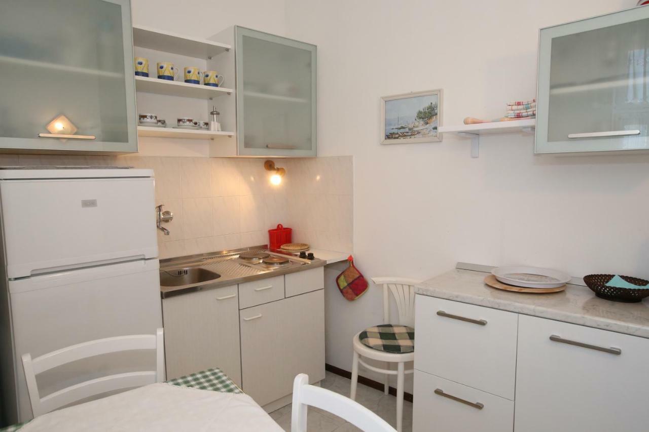 Apartment Luiza With Terrace Башка Экстерьер фото